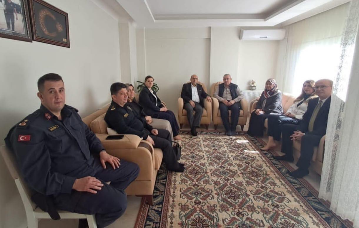 Akhisar’da Şehit Ailelerine Anlamlı Ziyaret