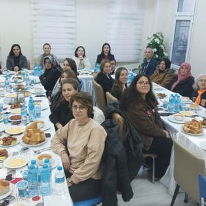 Kadınlara ve Gençlere İftar Programı Düzenlendi. - fotoğraf 2