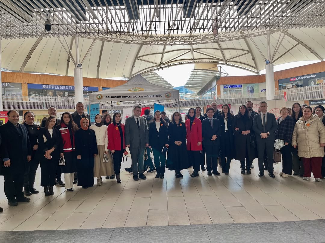 Bakanlığımız Daire Başkanları ve İl Müdürümüz Sayın Emine BÖÇKÜN, 8 Mart Dünya Kadınlar Günü Tanıtım Stantlarını Ziyaret Etti