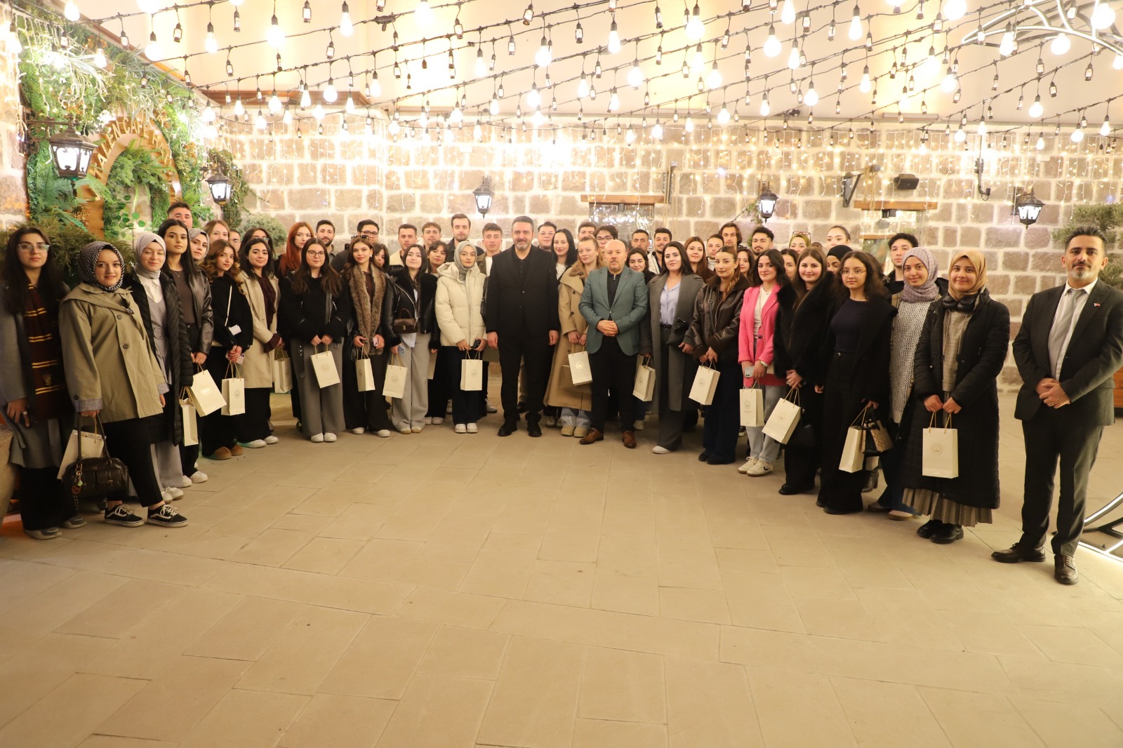 Üniversite Öğrencisi Şehit ve Gazi Çocuklarıyla “Büyük Aile Sofrası” Ankara’da Gerçekleştirildi