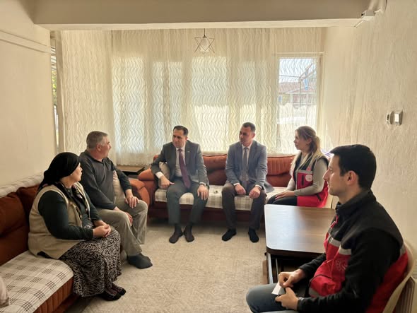 İl Müdürümüz İlkay Türkoğlu, Zeytin Dalı Harekâtı’nda 2018 yılında şehadet makamına erişen kahraman Mehmet Dinek’in Nazilli ilçesinde ikamet eden kıymetli ailesini ziyareti