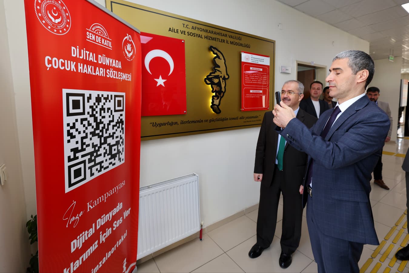 Valimiz Sayın Dr.Naci AKTAŞ Dijital Dünyada Çocuk Hakları Sözleşmesi'ni İmzaladı