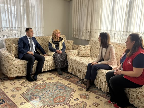 İl Müdürümüz İlkay Türkoğlu, 1992 yılında vatani görevini ifa ederken şehit düşen Mehmet Aydın’ın bizlere emaneti olan, Köşk ilçesinde yaşayan kıymetli annesi Elveda Annemizi ziyareti