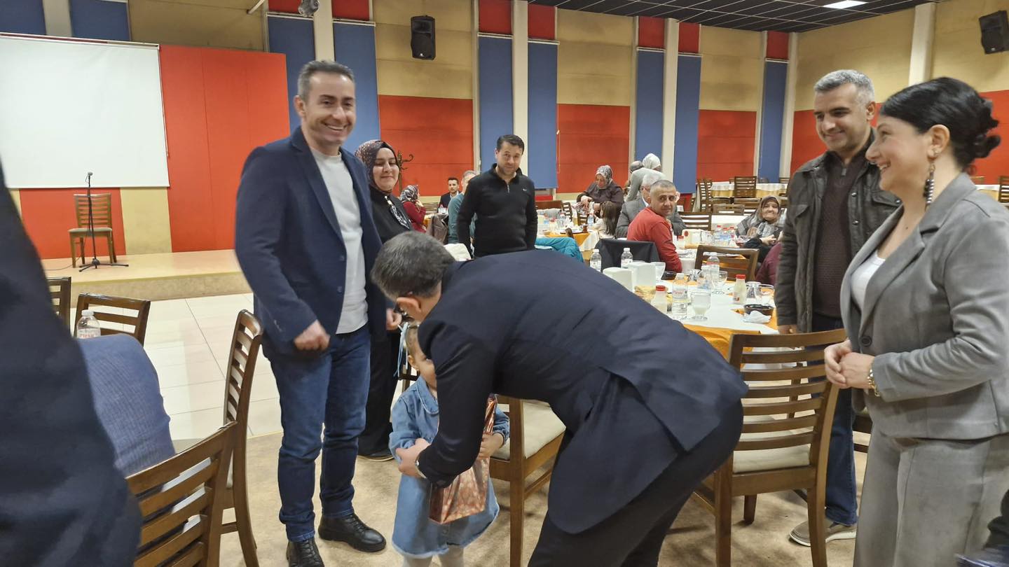 Soma’da Koruyucu Aileler İftar Sofrasında Bir Araya Geldi