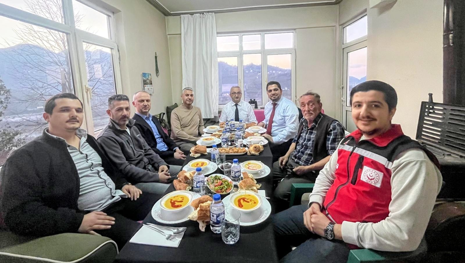 Kahraman Şehidimiz J. Uzm. Onb. Mahmut KIR’ın Babasıyla İftar Sofrasında Buluşma