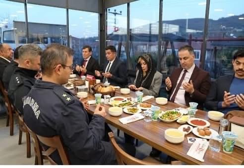  Roman vatandaşlarımızla bir araya gelinerek Ramazan ayının  huzur ve bereketi paylaşılmıştır.