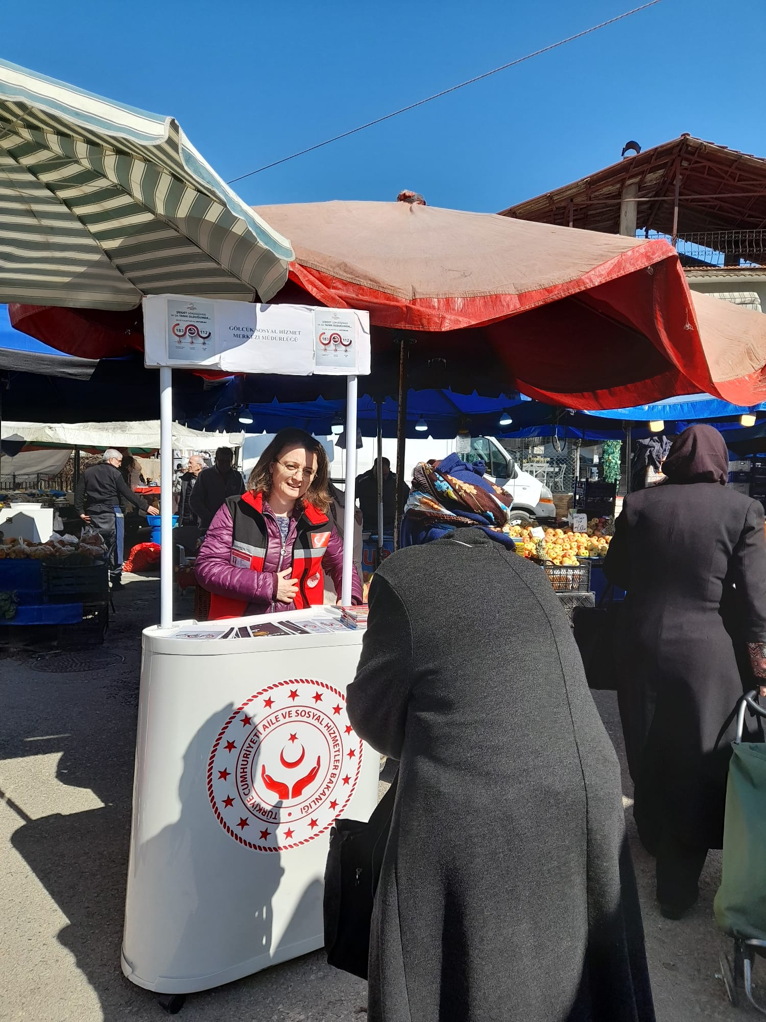 Gölcük'te 8 Mart Dünya Kadınlar Günü Etkinliği: Kadınlara Yönelik Hizmetler Tanıtıldı