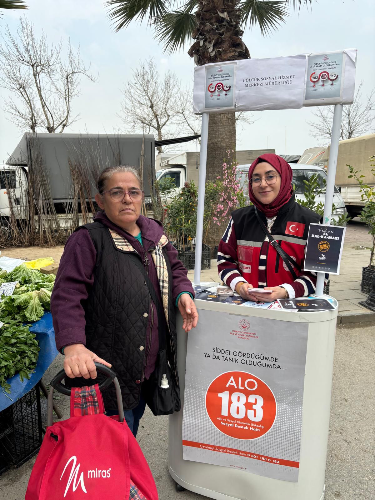 Gölcük SHM’den 8 Mart Dünya Kadınlar Günü Etkinliği: Semt Pazarında Bilgilendirme ve Rehberlik Çalışmaları