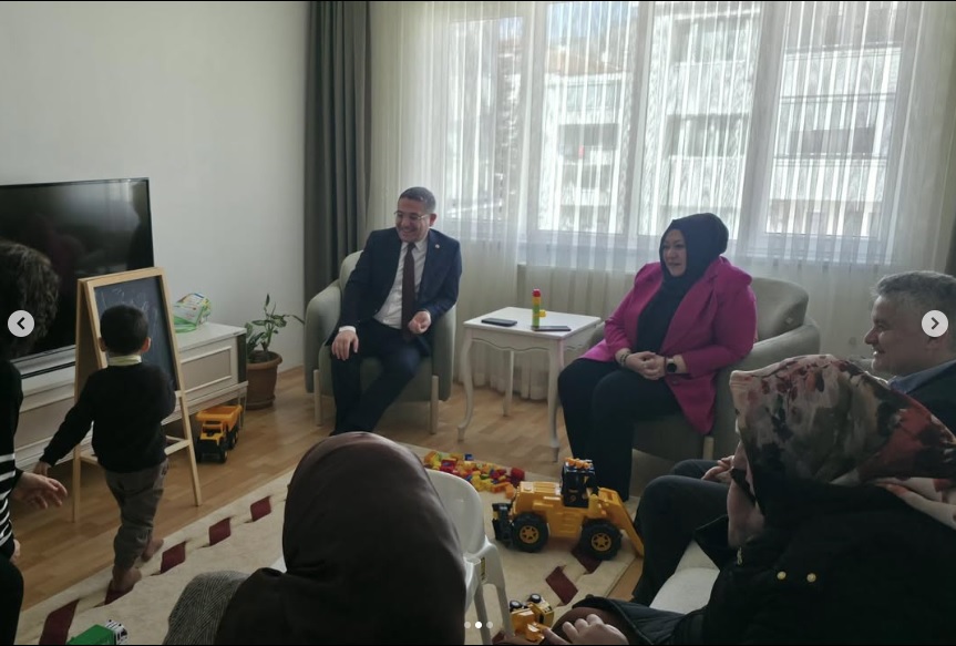 Engelli ve Yaşlı Hizmetleri Genel Müdürlüğü Yaşlı Bakım Hizmetleri Daire Başkanımız Gamze ALTUN ve İl Müdürümüz Adem YÜCEL Bakanlığımız hizmet modellerinden faydalandırılan ailelerimizi ziyaret ettiler.