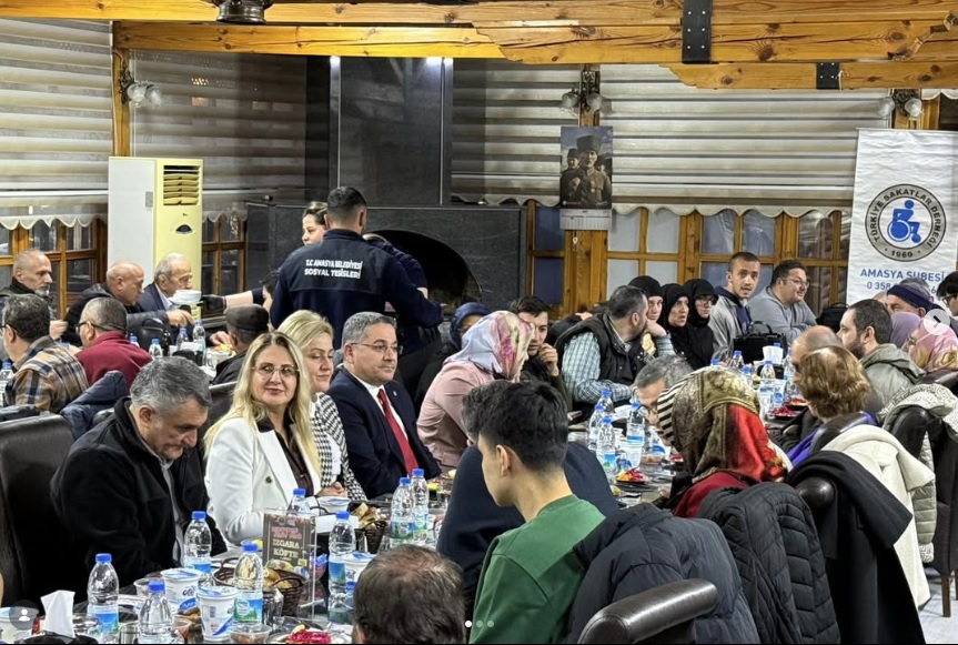 İl Müdürümüz Adem YÜCEL, Türkiye Sakatlar Derneği Amasya Şubesi Şube Başkanı Emine HİCİN ARSLAN ve dernek üyeleri tarafından düzenlenen iftar programına katıldı.