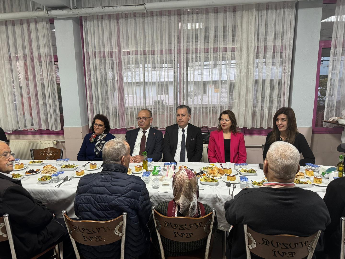 Protokol ve Huzurevi Sakinleri İftarda Buluştu