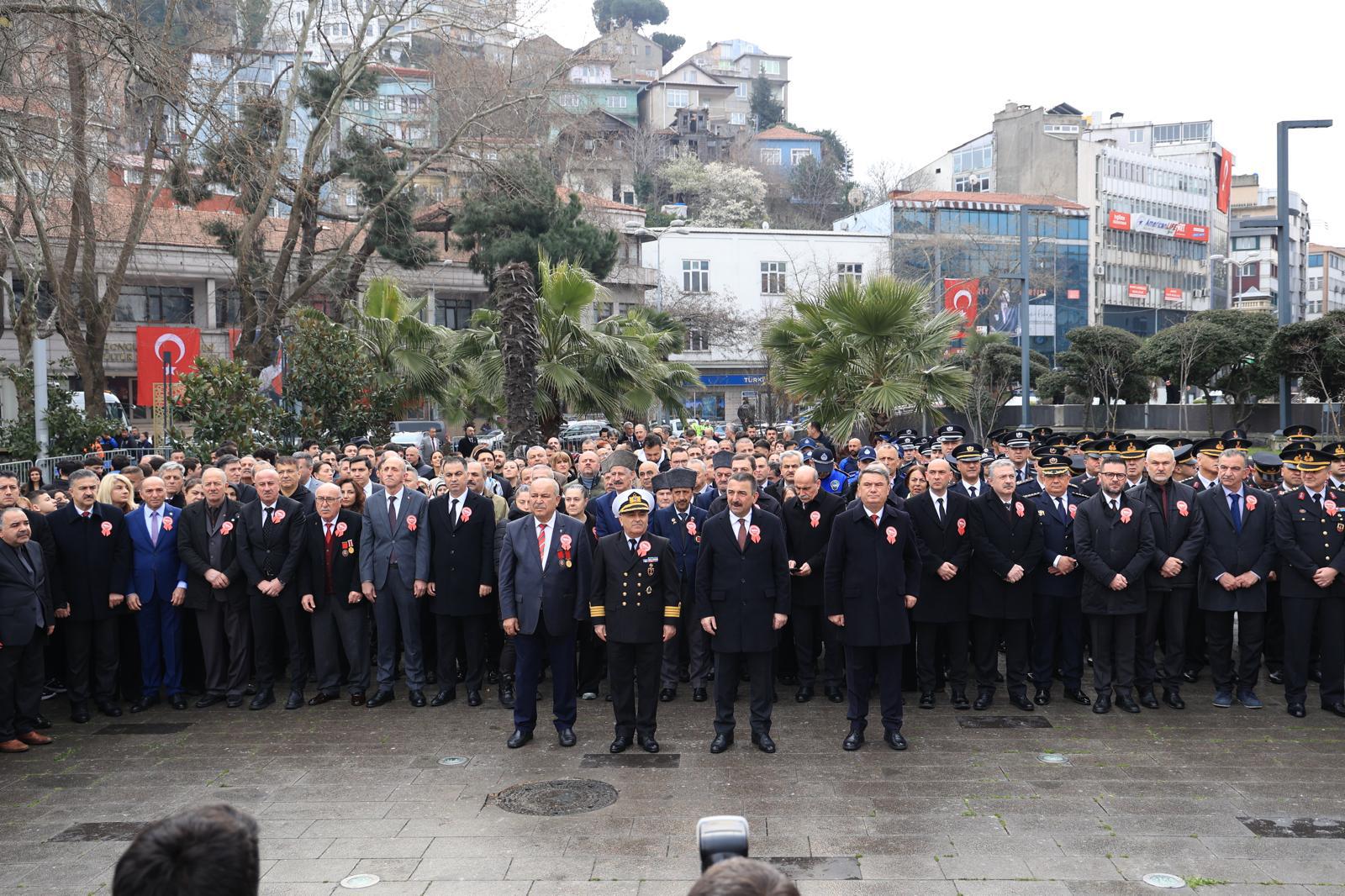 Çelenk Sunma Töreni