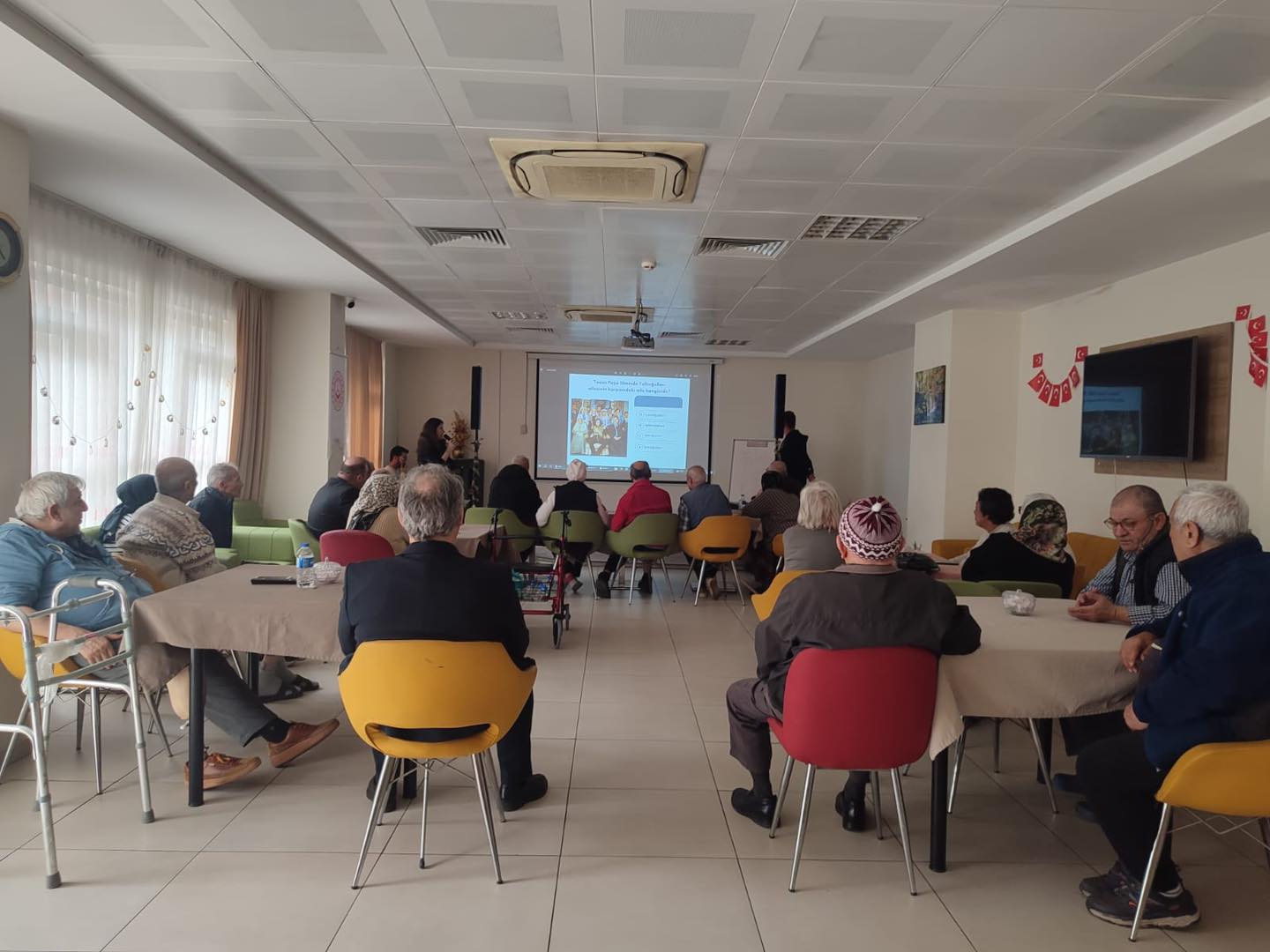 Salihli’de Yaşlılara Saygı Haftası Bilgi Yarışmasıyla Kutlandı