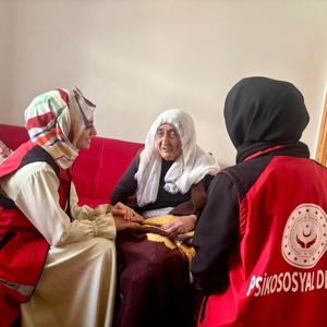 “Tek Başına Değil, Çok Başına Bayram” Projesiyle Tek Başına Yaşayan Yaşlılara Bayram Ziyareti - fotoğraf 1