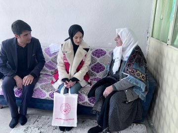 Yaşlılar Haftası ve Ramazan Bayramı münasebetiyle İl Müdürlüğümüze bağlı Karlıova Sosyal Hizmet Merkezi kuruluş müdürü Ahmet KETENCİ tarafından  Karlıova ilçesinde yalnız yaşayan yaşlılarımız ziyaret edildi. 