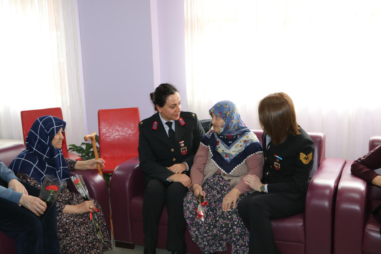 8 Mart Dünya Kadınlar Günü Kapsamında Huzurevine Ziyaret