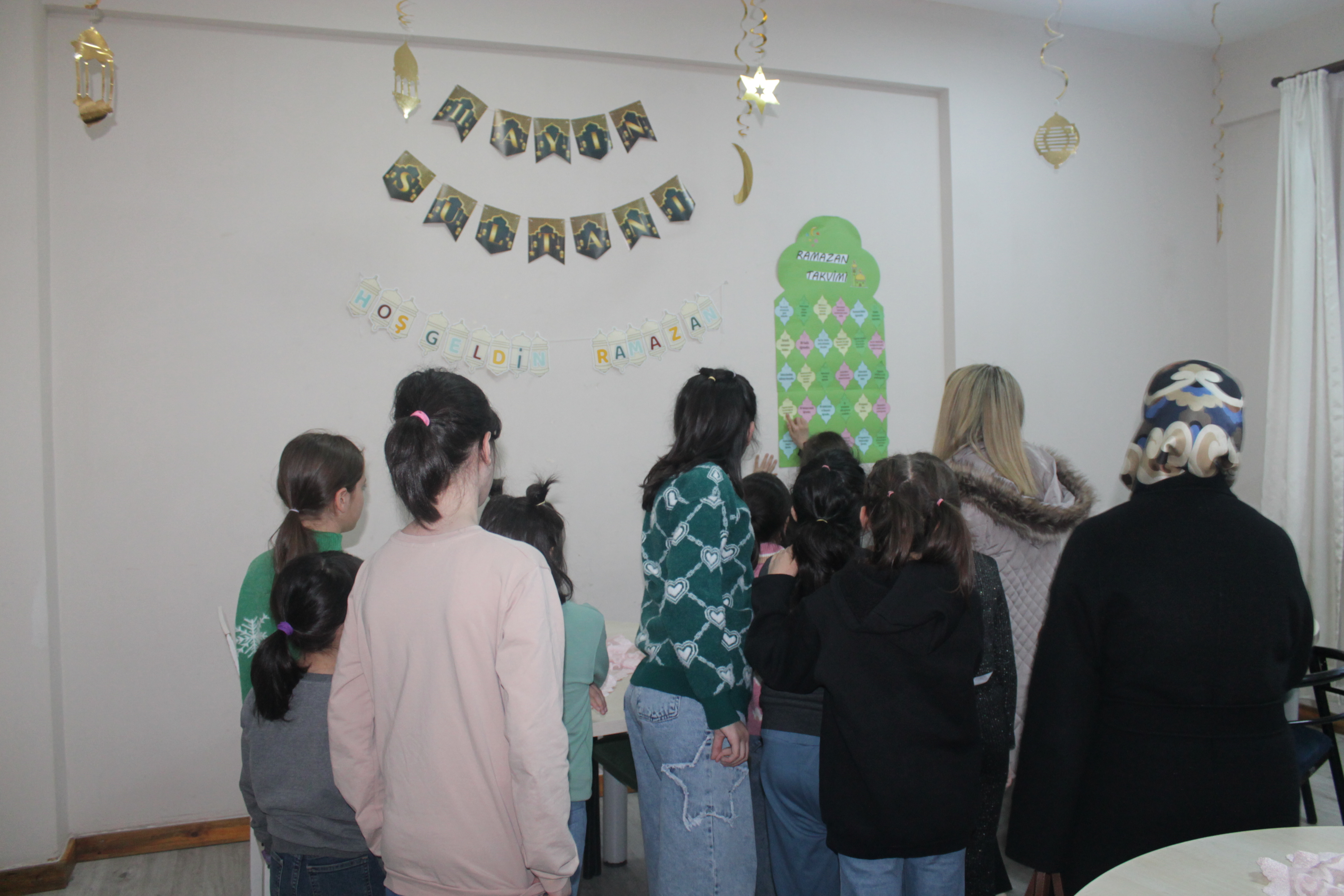 Daire Başkanı Sibel Özmert Yılmaz’dan Çocuk Evleri Sitesine Ziyaret