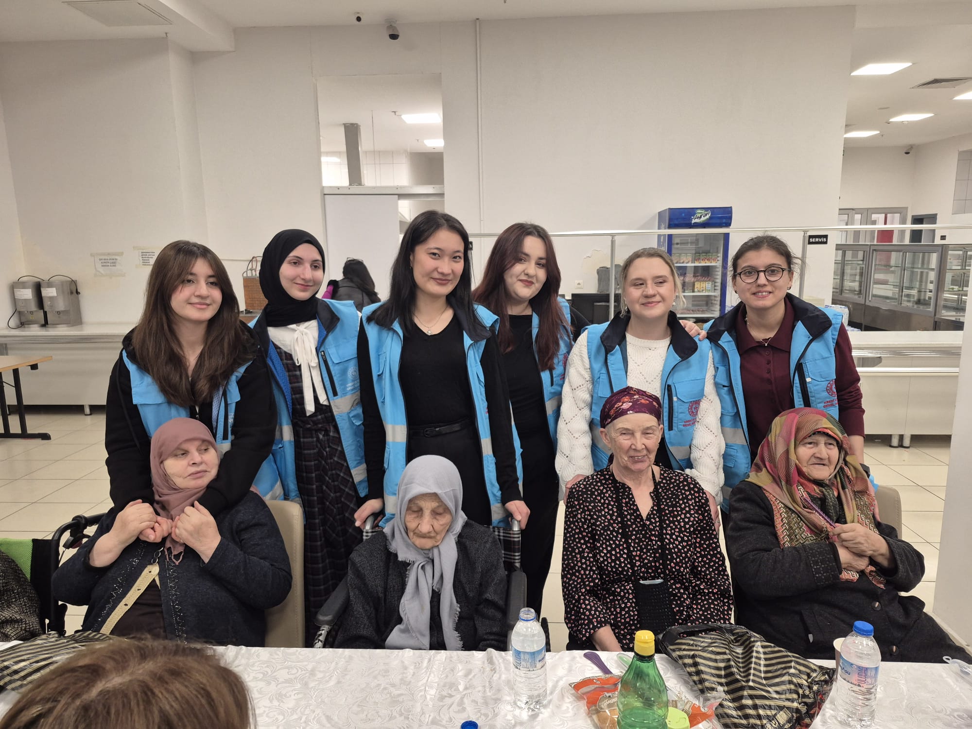 Huzurevi Sakinlerimiz ve Öğrenciler İftar Programında Buluştu