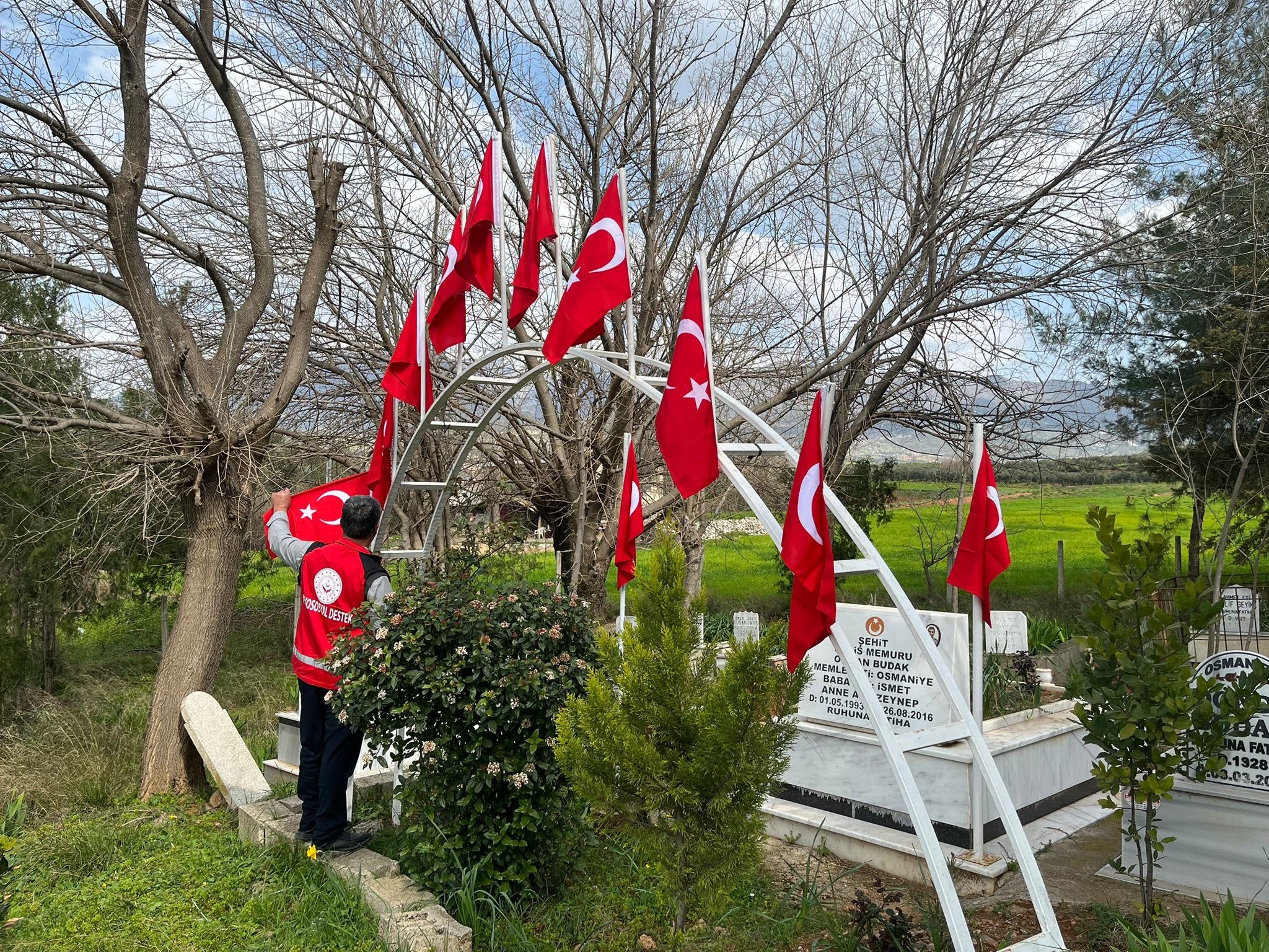 Düziçi Sosyal Hizmet Merkezi Şehit Yakınları Ve Gaziler Birimi Personelleri İlçemizdeki Aziz Şehitlerimizin Kabristanlarını Ziyaret Etti