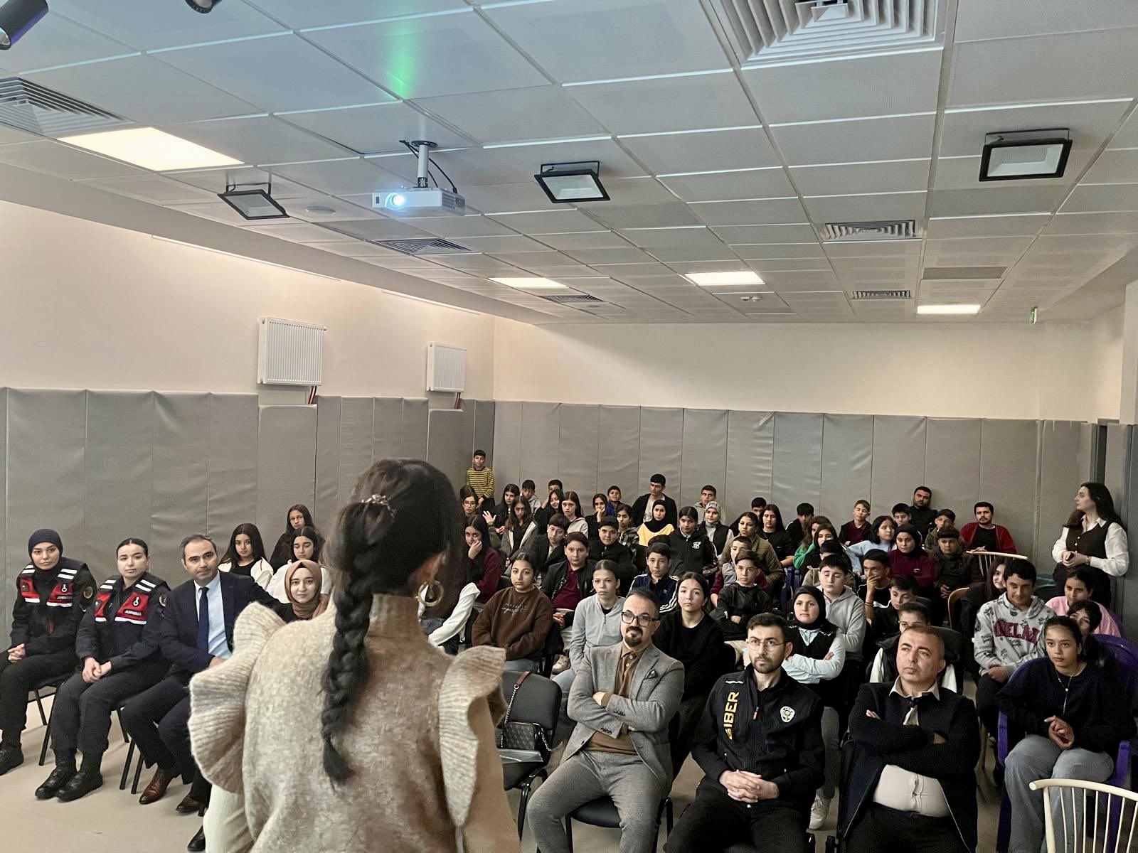 Çocuk Hakları Komitesi Tanıtım ve Farkındalık Eğitimi Gerçekleştirildi