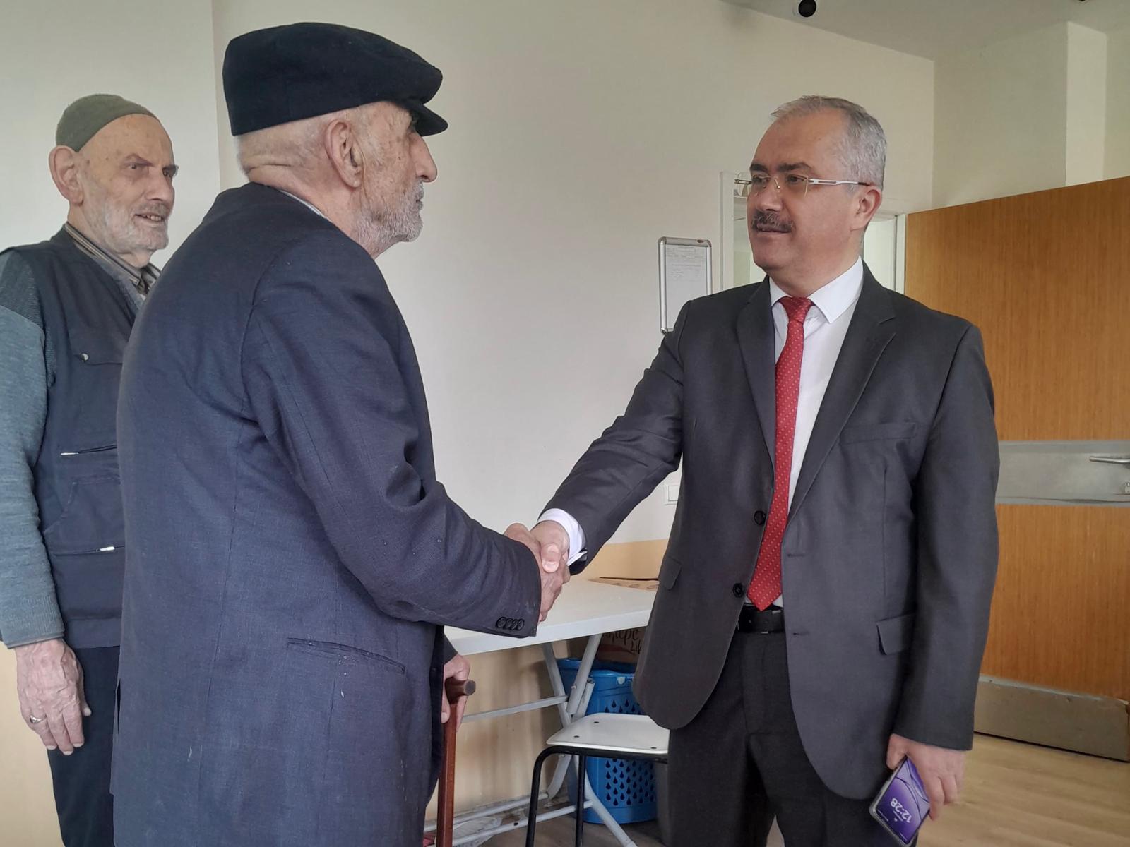 Fazlı-Macide Halaç Huzurevinde Kalan Büyüklerimize Ziyaret
