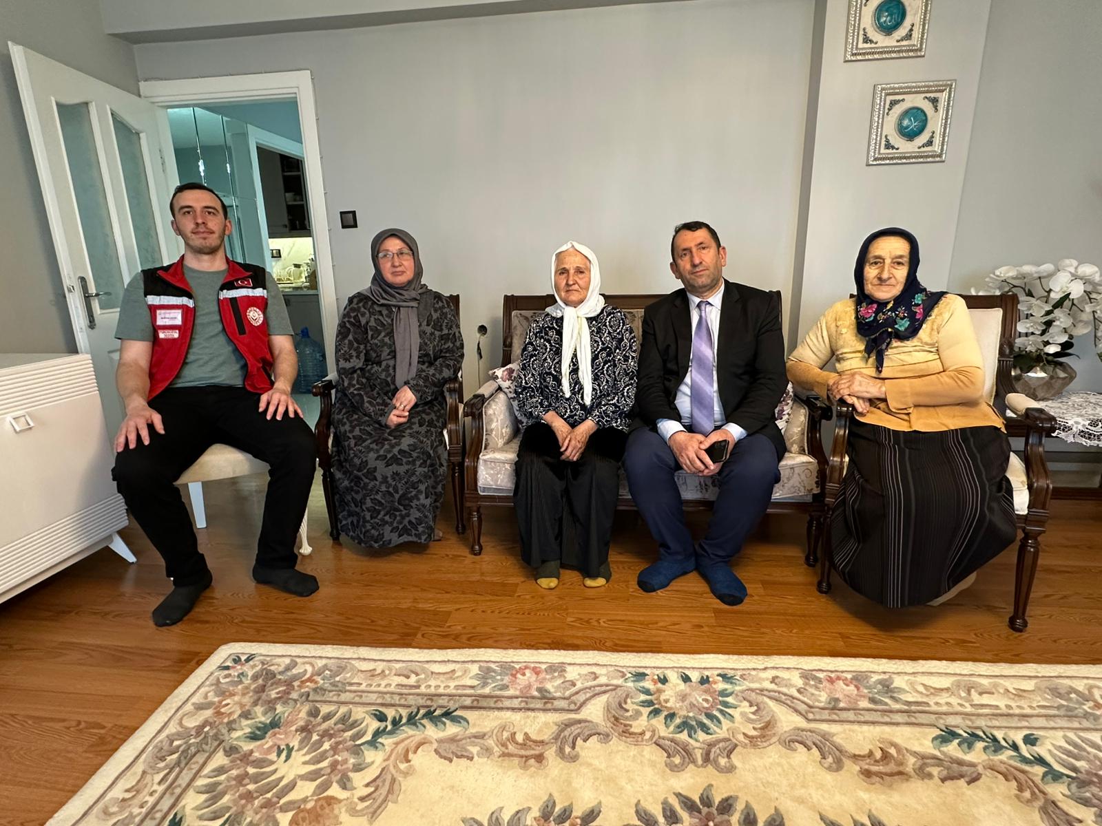 Şehidimiz Dz. Er Mustafa KOVACI Ailesi Şehadetinin Sene-i Devriyesinde Ziyaret Edildi.Şehidimiz Dz. Er Mustafa KOVACI Ailesi Şehadetinin Sene-i Devriyesinde Ziyaret Edildi.