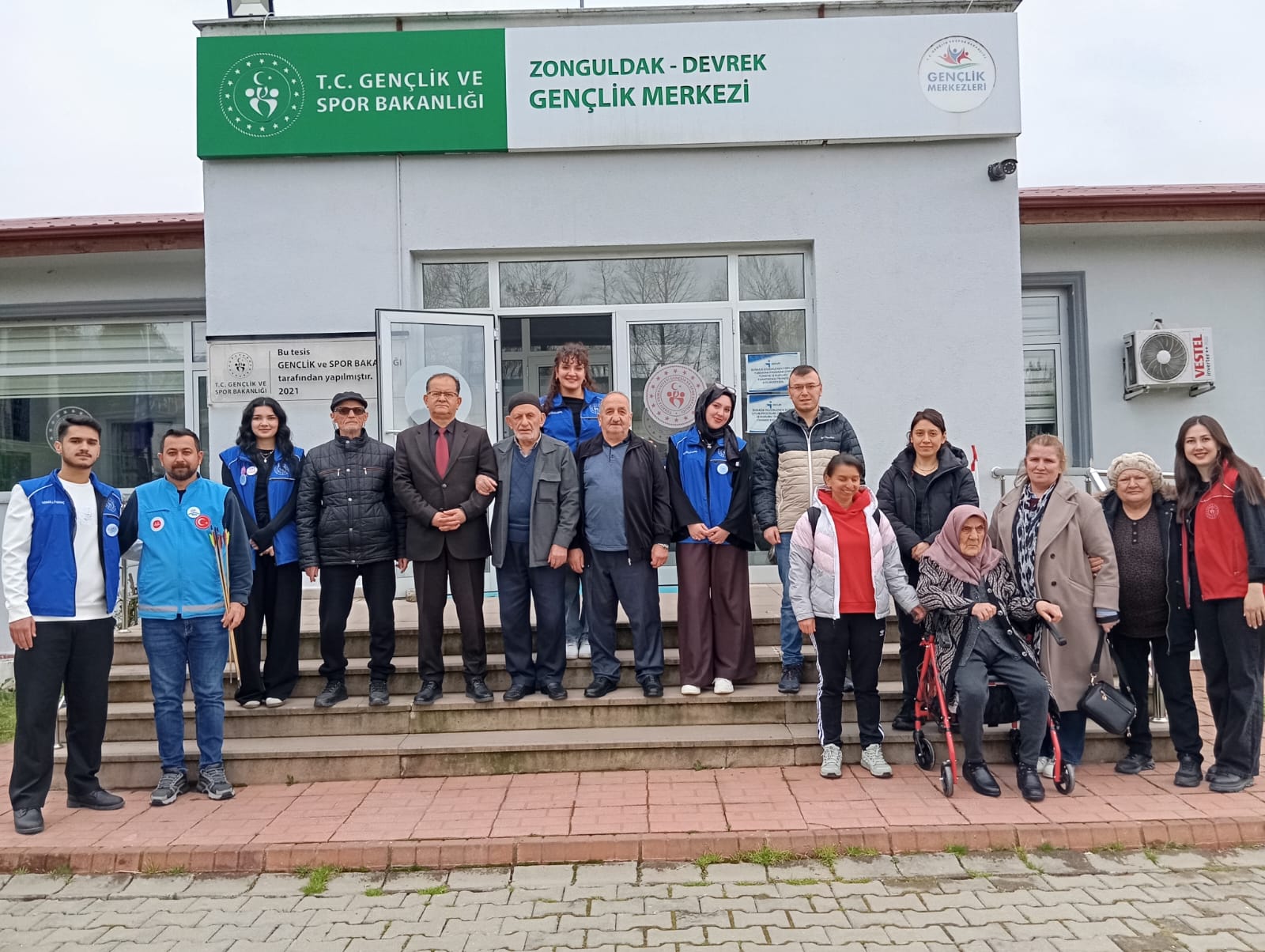 18-24 Mart Yaşlılara Saygı Haftası etkinlikleri kapsamında Devrek Gençlik Merkezi ziyaret edilmiştir.