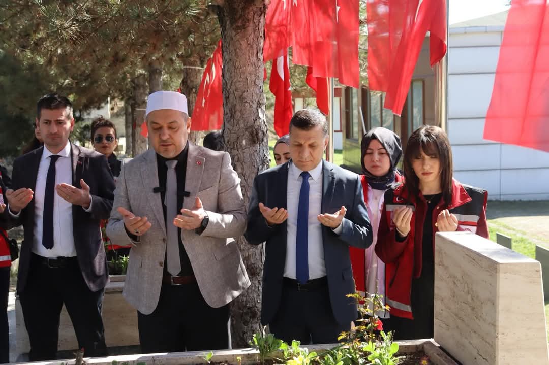 Aile Ve Sosyal Hizmetler Bakanlığımız Koordinasyonunda 81 İlimizde Olduğu Gibi Karabükümüzdede Şehitlerimiz Dualarla Anıldı