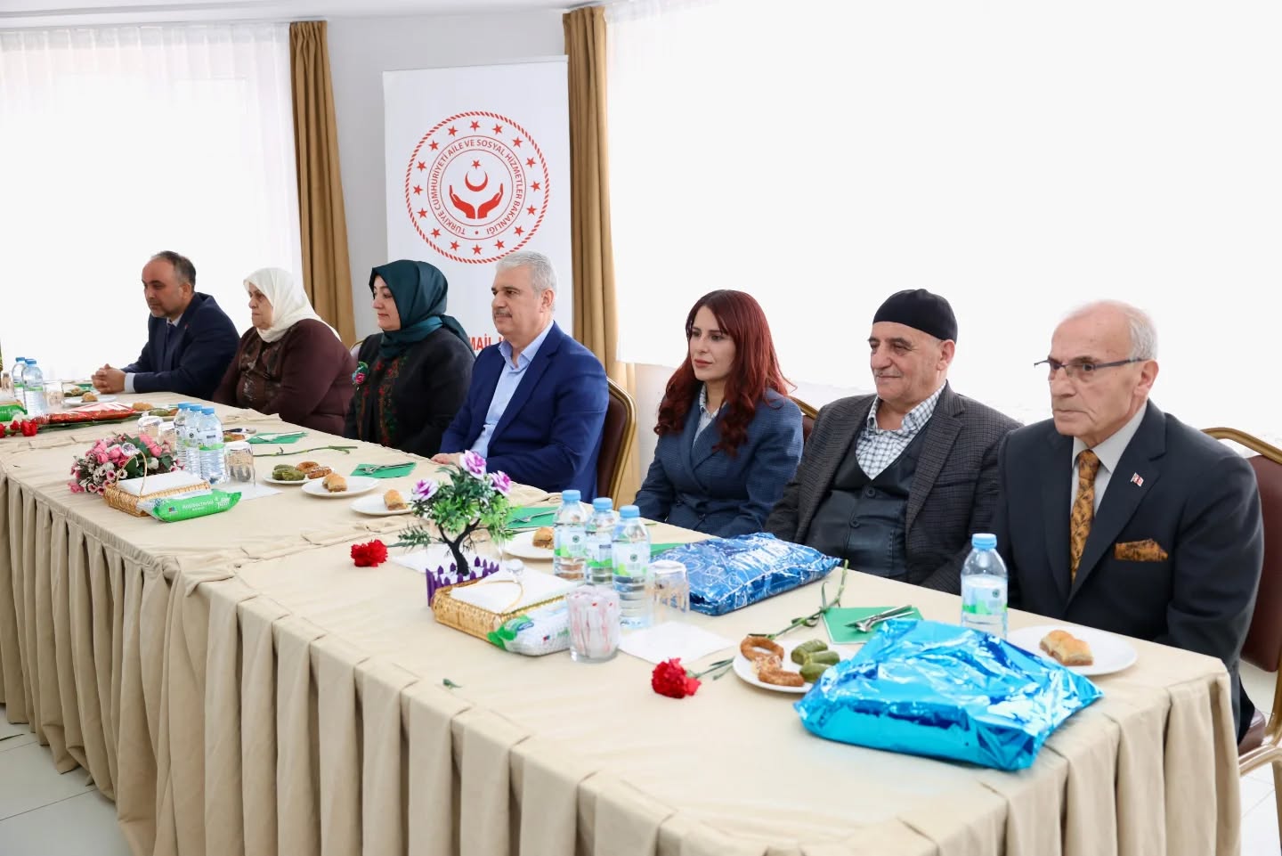 Valimiz Sayın İbrahim Akın, Dr. İsmail Işık Huzurevi Yaşlı Bakım ve Rehabilitasyon Merkezi Müdürlüğümüz Ziyaret Etti