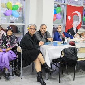 Ramazanın Bereketi Paylaşıldı: Gönüllü Palyaçolardan Anlamlı İftar Programı - fotoğraf 9