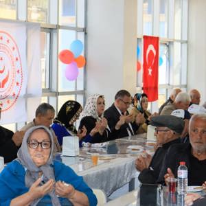 KADİR GECESİNDE BİRLİK VE HUZUR DOLU BULUŞMA  - fotoğraf 1