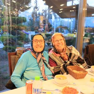 AYNI SOFRADA, AYNI HUZURDA - fotoğraf 1