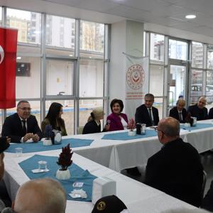 Ramazan Bayramı’nda Sıcak Buluşma: Valimiz ve Eşi Huzurevinde - fotoğraf 9