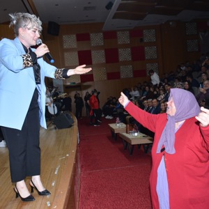 Büyüklerimizin Sahnelediği Coşku Dolu Etkinlik - fotoğraf 1