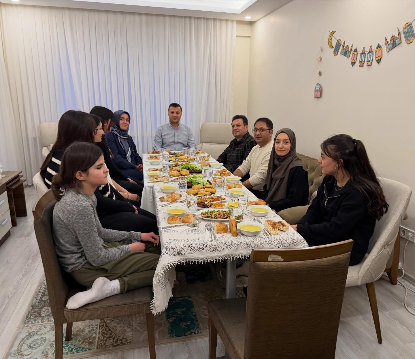 Çocuklarımızla Aynı Sofrada Aynı Gönülde