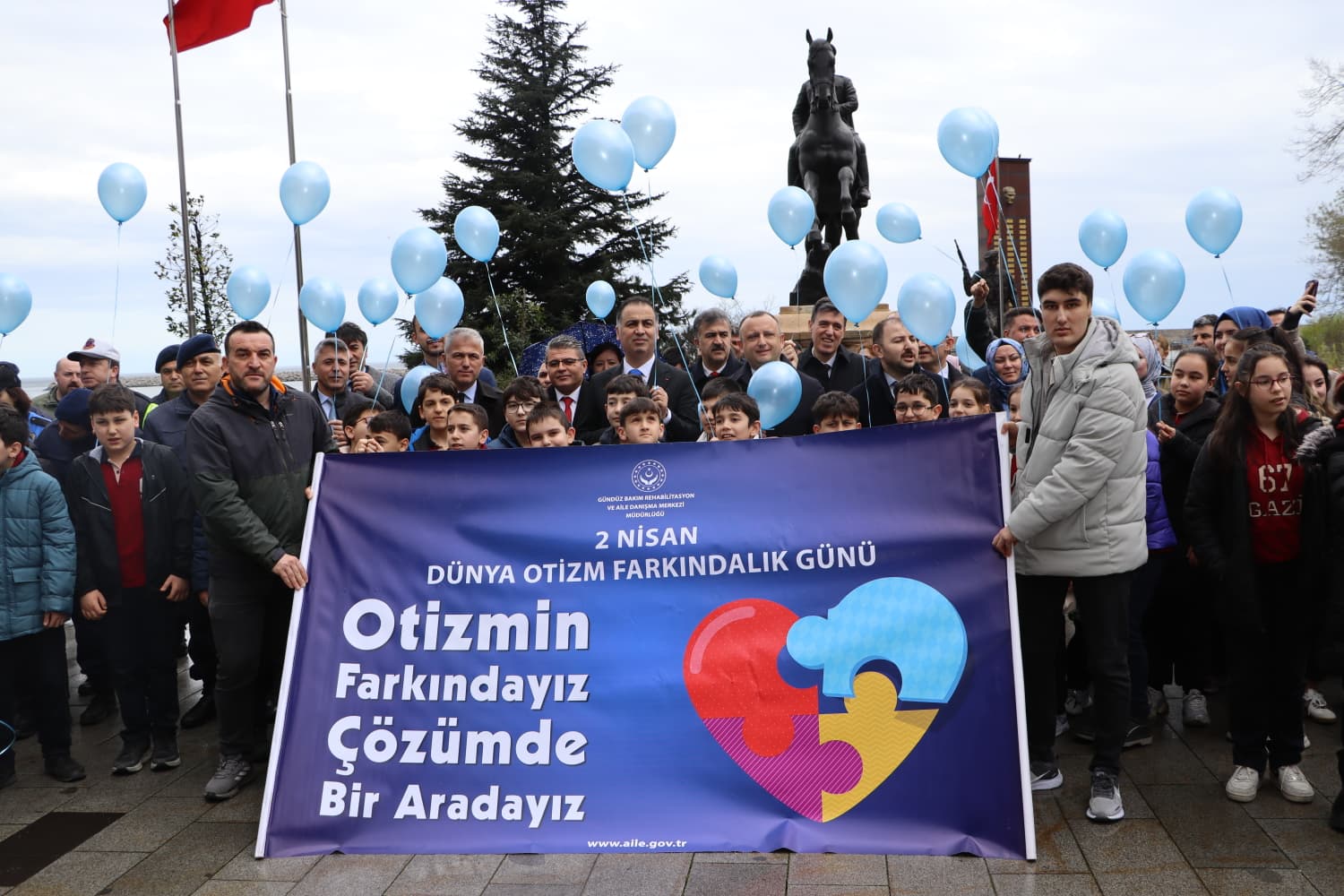 2 Nisan Dünya Otizm Farkındalık Günü kapsamında balon uçurma etkinliği gerçekleştirdik.