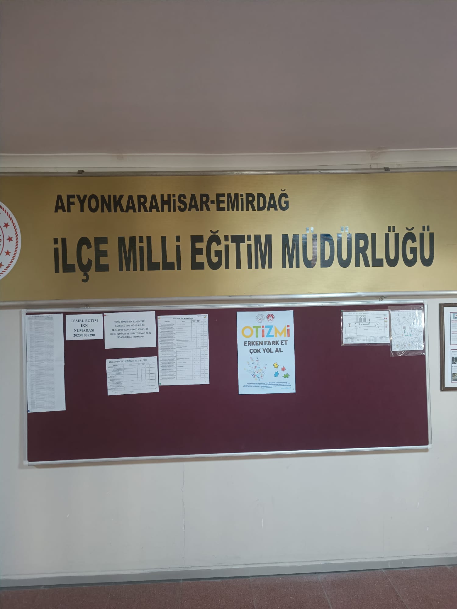 Emirdağ Sosyal Hizmet Merkezi 2 Nisan Dünya Otizm Farkındalık Gününde Kamu Kurumlarına  ''Otizmi Erken Fark Et Çok Yol Al'' Afişleri Astı 