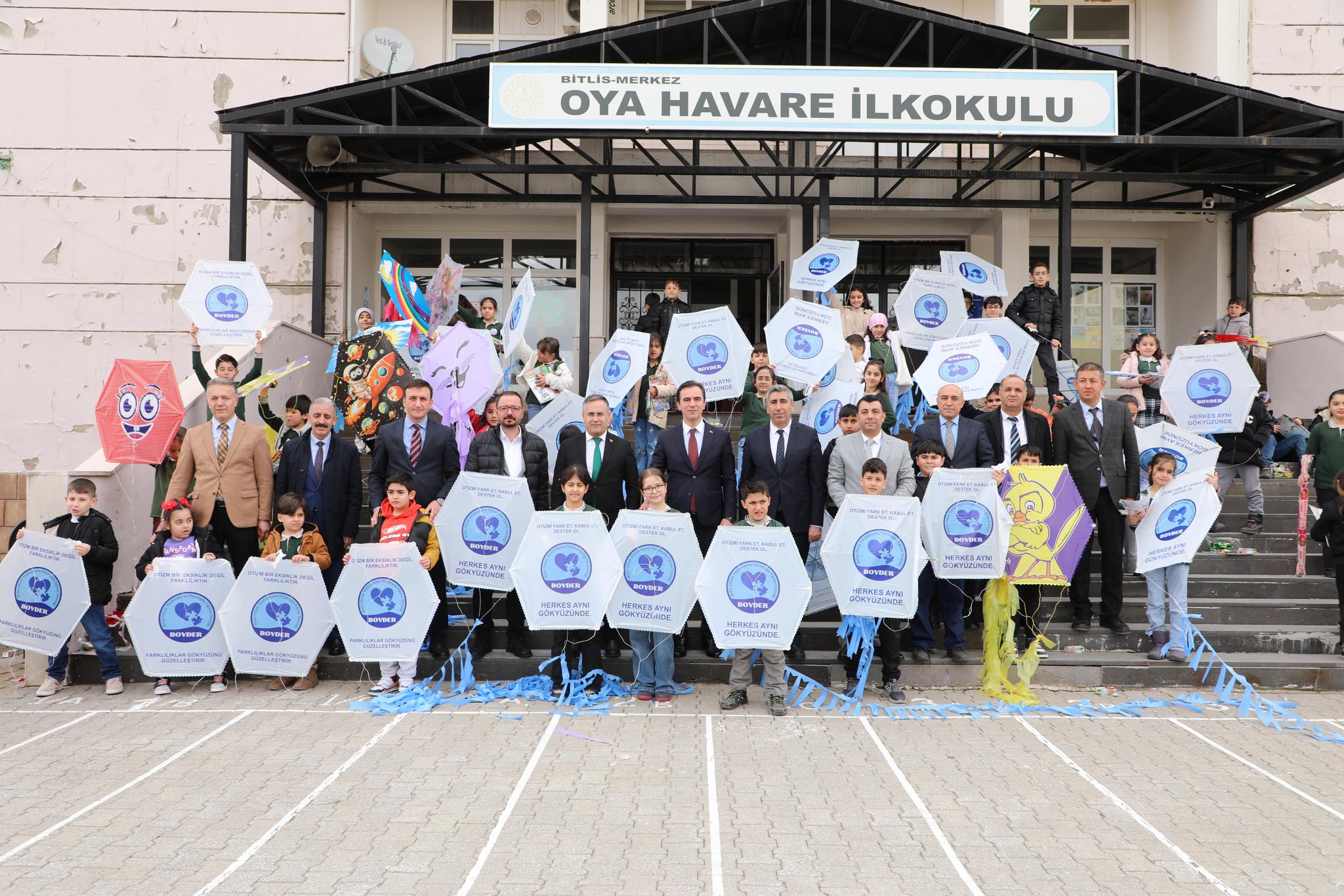 Gökyüzü Otizm İçin Renklendi: Bitlis'te Anlamlı Uçurtma Şenliği