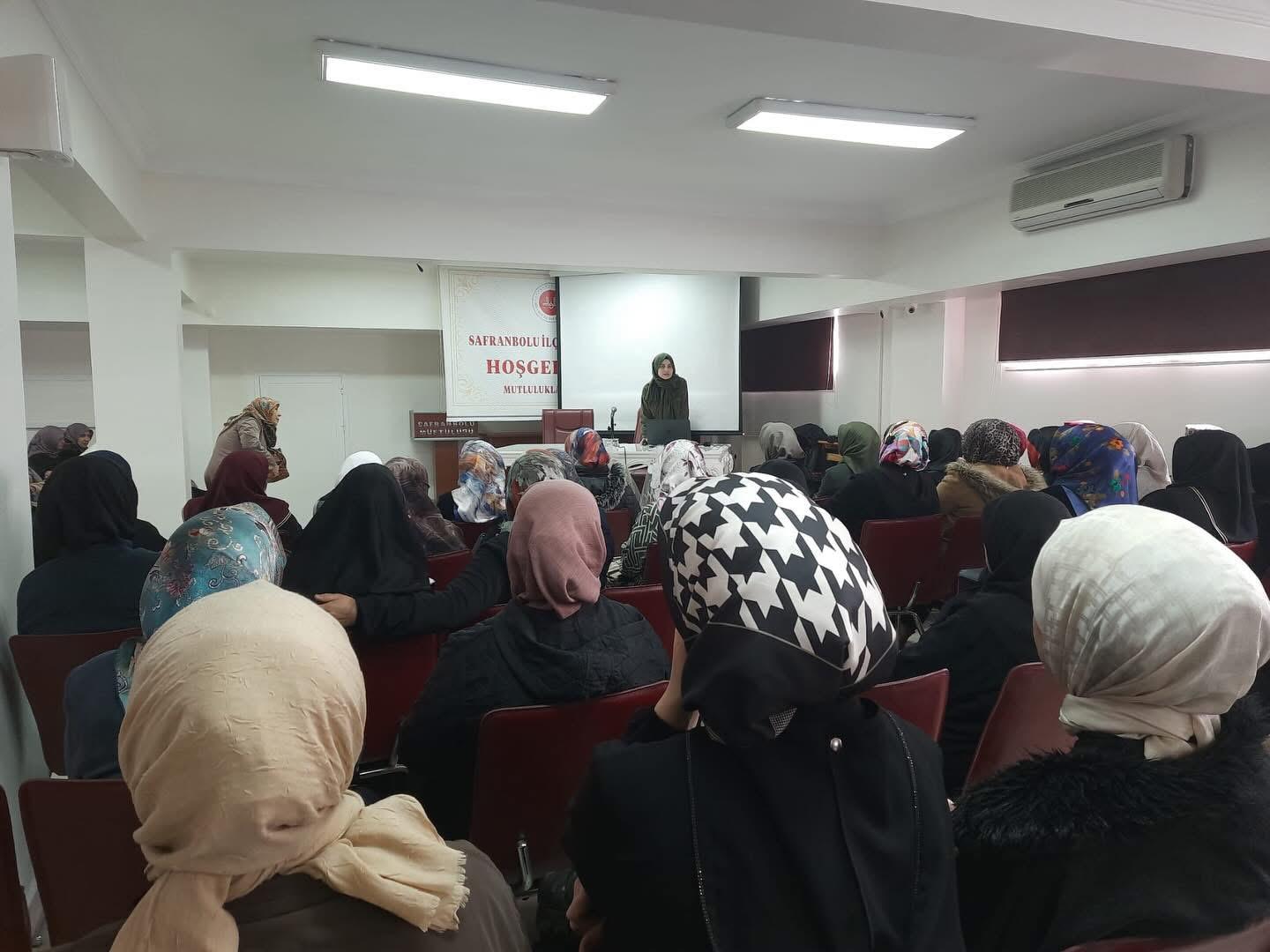 Safranbolu Kuran Kursu Kursiyerlerine Yönelik Safranbolu Müftülüğü İş Birliği İle Gerçekleştirdiğimiz Eğitimde Evlilik Ve Aile Hayatı İle Yaşlı Sağlığı Konularını Ele Aldık