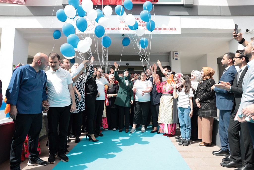 Otizmli çocuğu olan ailelere ücretsiz danışmanlık 16 ilde daha yaygınlaştırılacak.