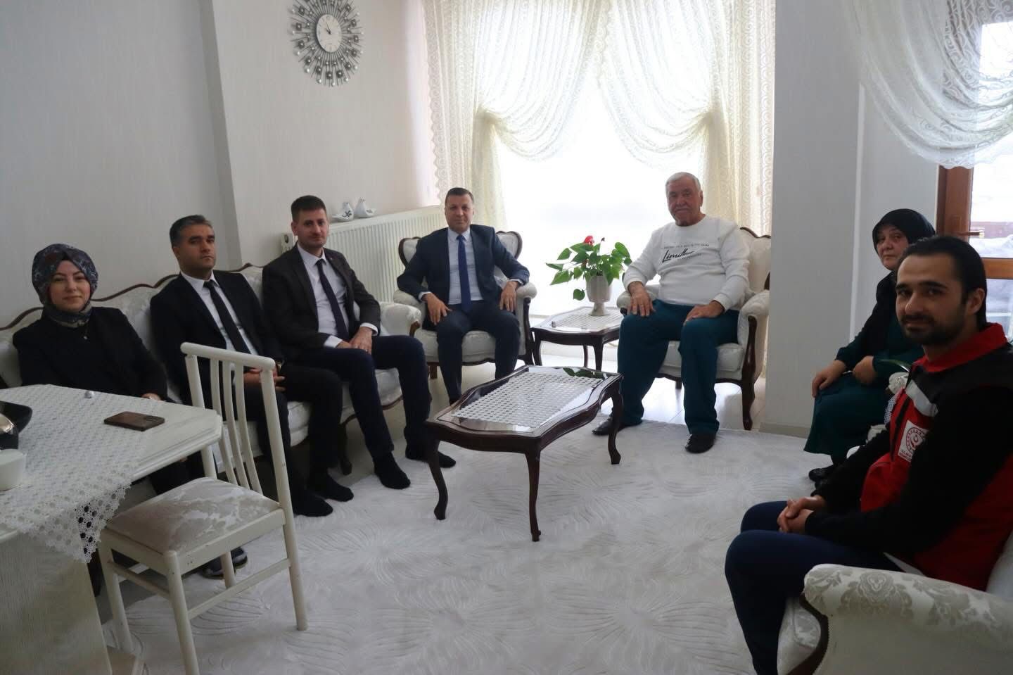l Müdürümüz Abdurrahman Bilgiç Şube Müdürlerimiz Hakan Doğan Ve Faruk Akar İle Şehit-Gazi Birimi Görevli Personelimizle Birlikte Türkiye Muharip Gaziler Derneği Karabük Şube Başkanı Kıymetli Gazimiz Sebahattin Çorbacıyı Geçirmiş Olduğu Rahatsızlık Sonrası Evinde Ziyaret Ettik