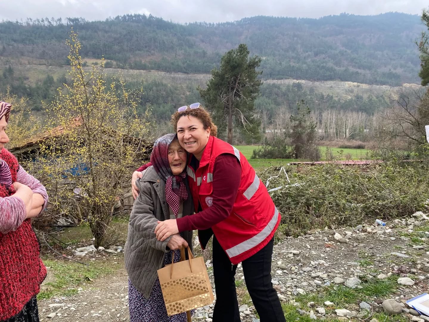  Gönül Kapılarını Aralıyor, Bayram Sevincini Paylaşıyoruz 