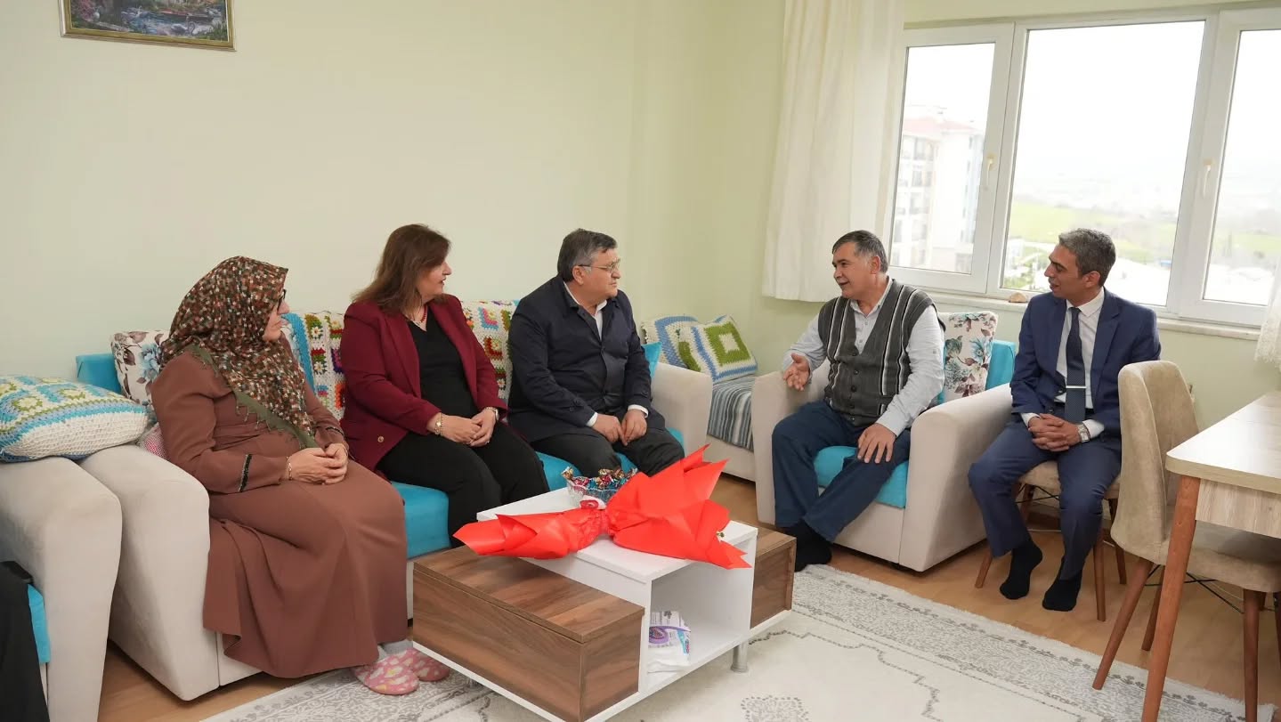 Gazilerimiz, Türk Kahramanlığının Sönmeyen Meşaleleridir. 