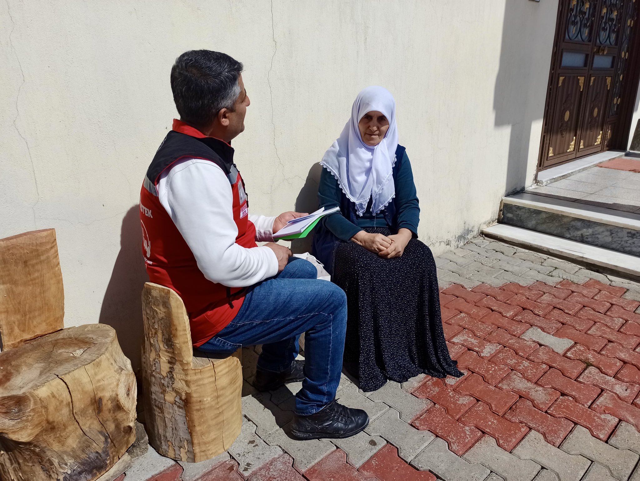 Yüksekova’da Şehit Ailelerine Anlamlı Ziyaret