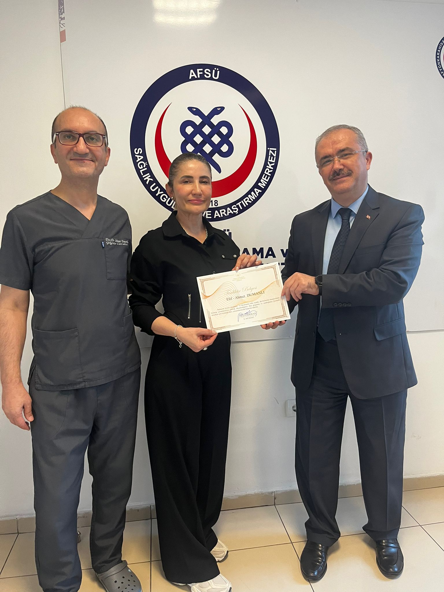 İl Müdürümüz Sayın Bilal Erdoğan,Gönüllü Vatandaşlarımıza Teşekkür Belgelerini Takdim Etti