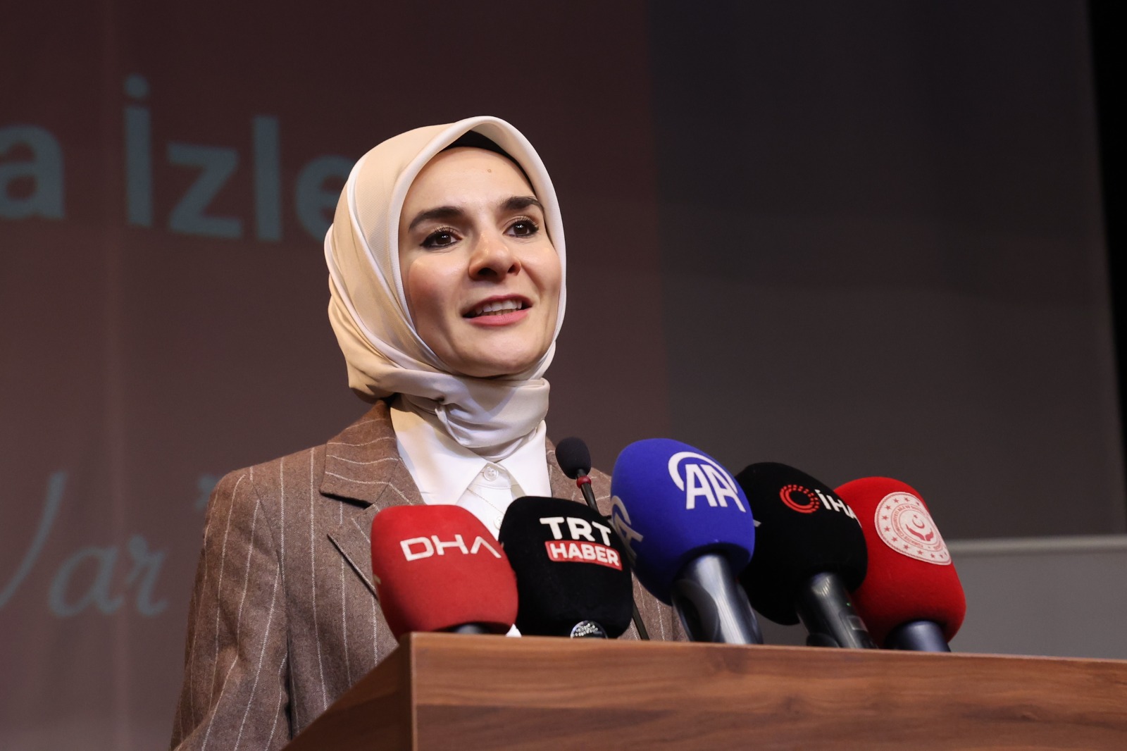 Bakanımız Mahinur Özdemir Göktaş, Kabine Toplantısı sonrası gazetecilerin sorularını yanıtladı: