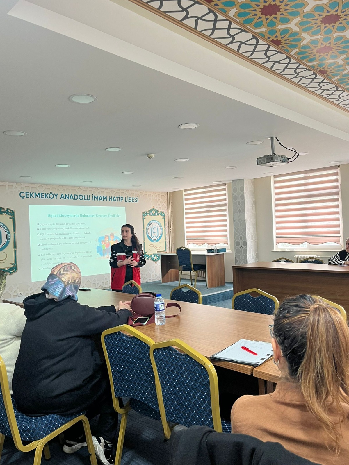 Aile Eğitim Programları Kapsamında Ailelere Yönelik Eğitim Faaliyetleri Devam Etmektedir