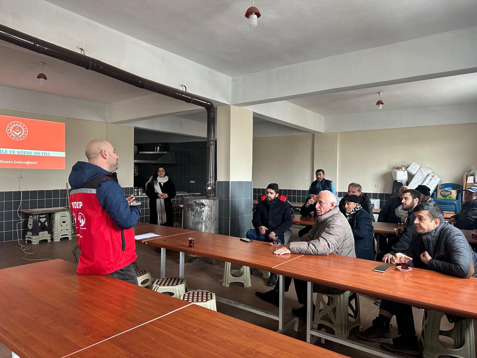"Bağımlılıkla Mücadele, 5395 Sayılı Kanun ve Bakanlığımız Hizmetleri" konulu eğitimler düzenlemiştir.