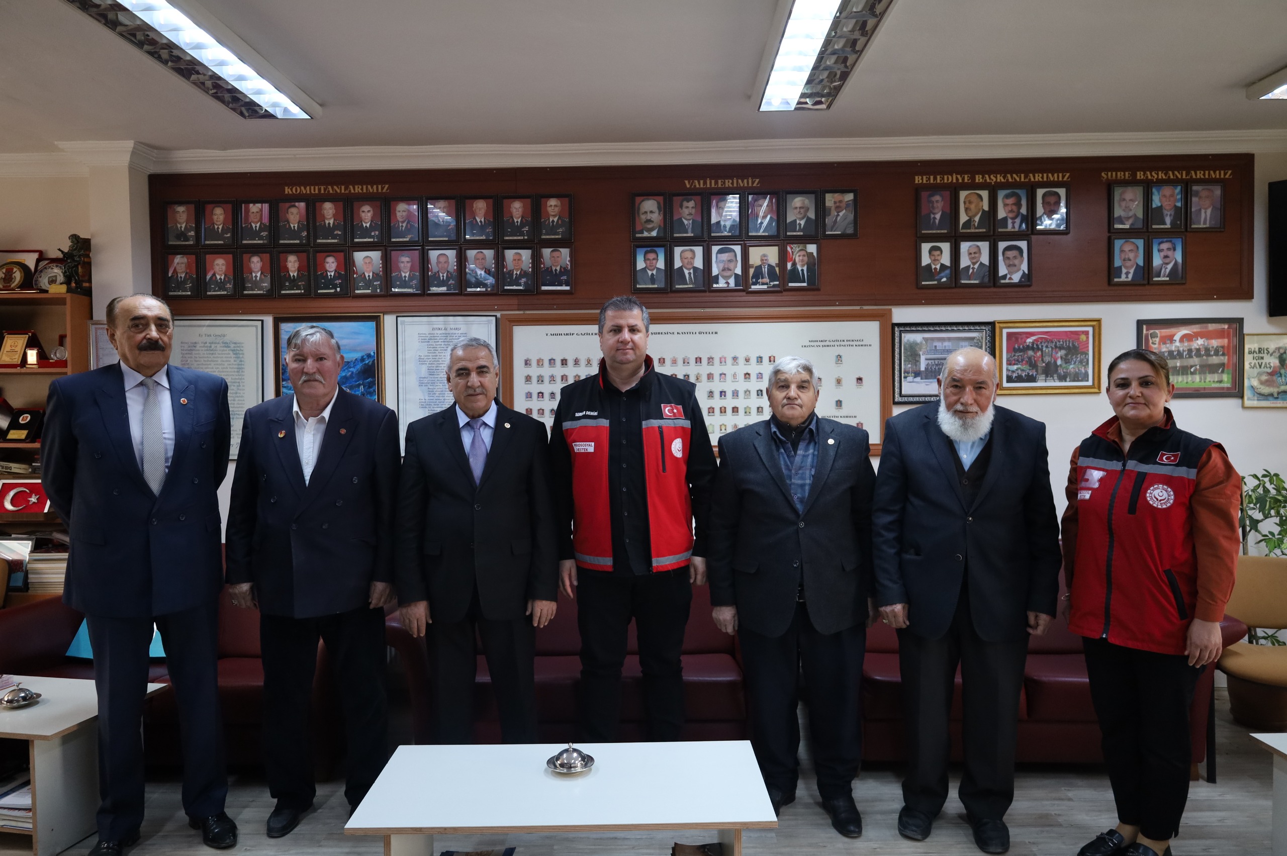  İl Müdürümüz Sayın Serdar Demirci Muharip Gaziler Derneği Erzincan Şubesini Ziyaret Ederek Kahraman Gazilerimizle Bir Araya Geldi.