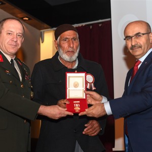 KKTC Milli Mücadele Madalyası ve Beratı Tevcih Töreni Gerçekleştirildi - fotoğraf 7